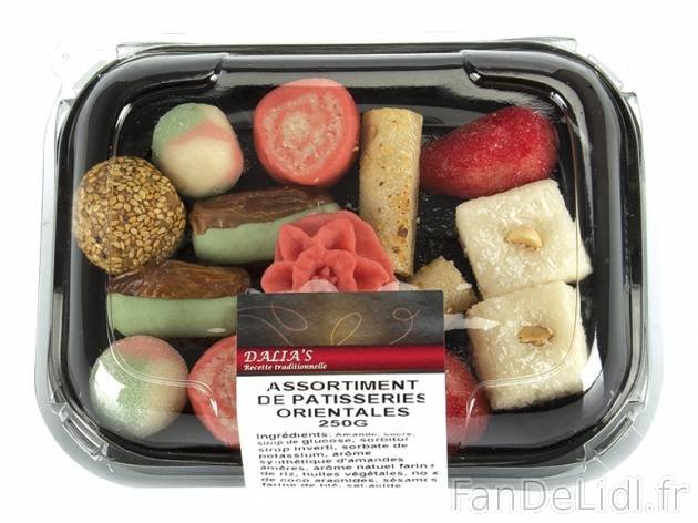 Assortiment de pâtisseries orientales , prezzo 2.99 € per 250 g, 1 kg = 11,96 € EUR.