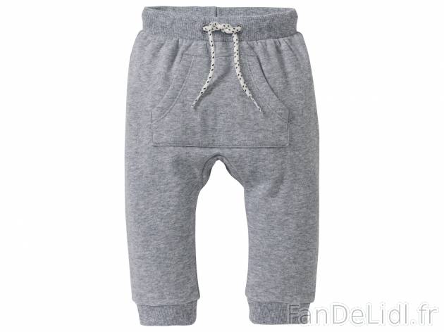 Pantalon molletonné bébé , le prix 2.99 € 
- Ex. 80 % coton et 20 % polyester
- ...
