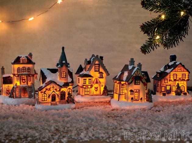 Village de Noël lumineux , le prix 13.99 € 
- Usage intérieur
- 5 maisons ...
