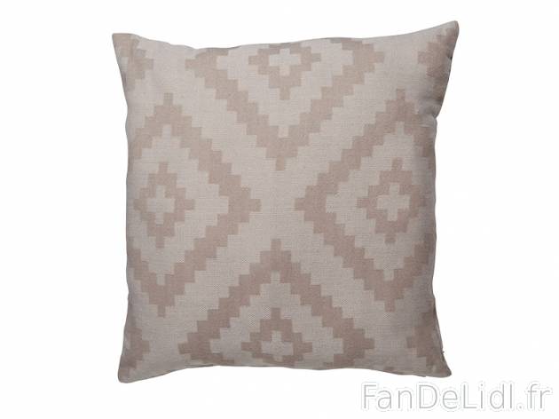 Coussin décoratif en lin ou en maille , prezzo 6.99 € per L&apos;unité au ...