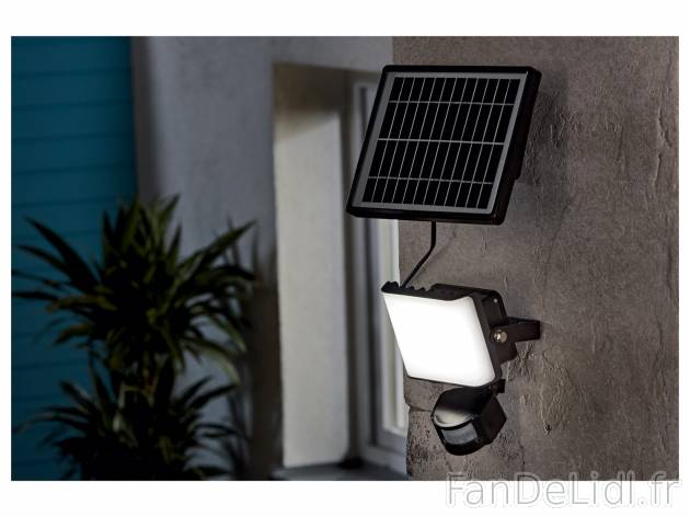 Projecteur solaire à LED , le prix 24.99 € 
- 50 LED
- Sensibilité à l’obscurité ...