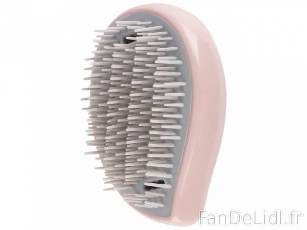 Brosse à cheveux , prezzo 1.99 EUR 
Brosse à cheveux 
- Au choix :
- Brosse d&eacute;m&ecirc;lante
- ...