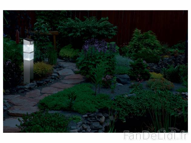Lampe de jardin solaire à LED , le prix 16.99 &#8364; 
- 4 LED
- 1 300 mAh
- ...