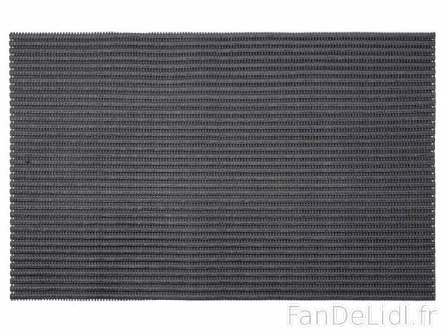 Tapis multi-usage , le prix 2.99 €  
-  Env. 65 x 40 cm