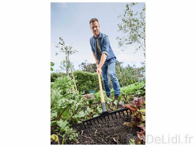 Outil de jardin , le prix 7.99 &#8364; 
Au choix :
- R&Acirc;TEAU
- BALAI ...