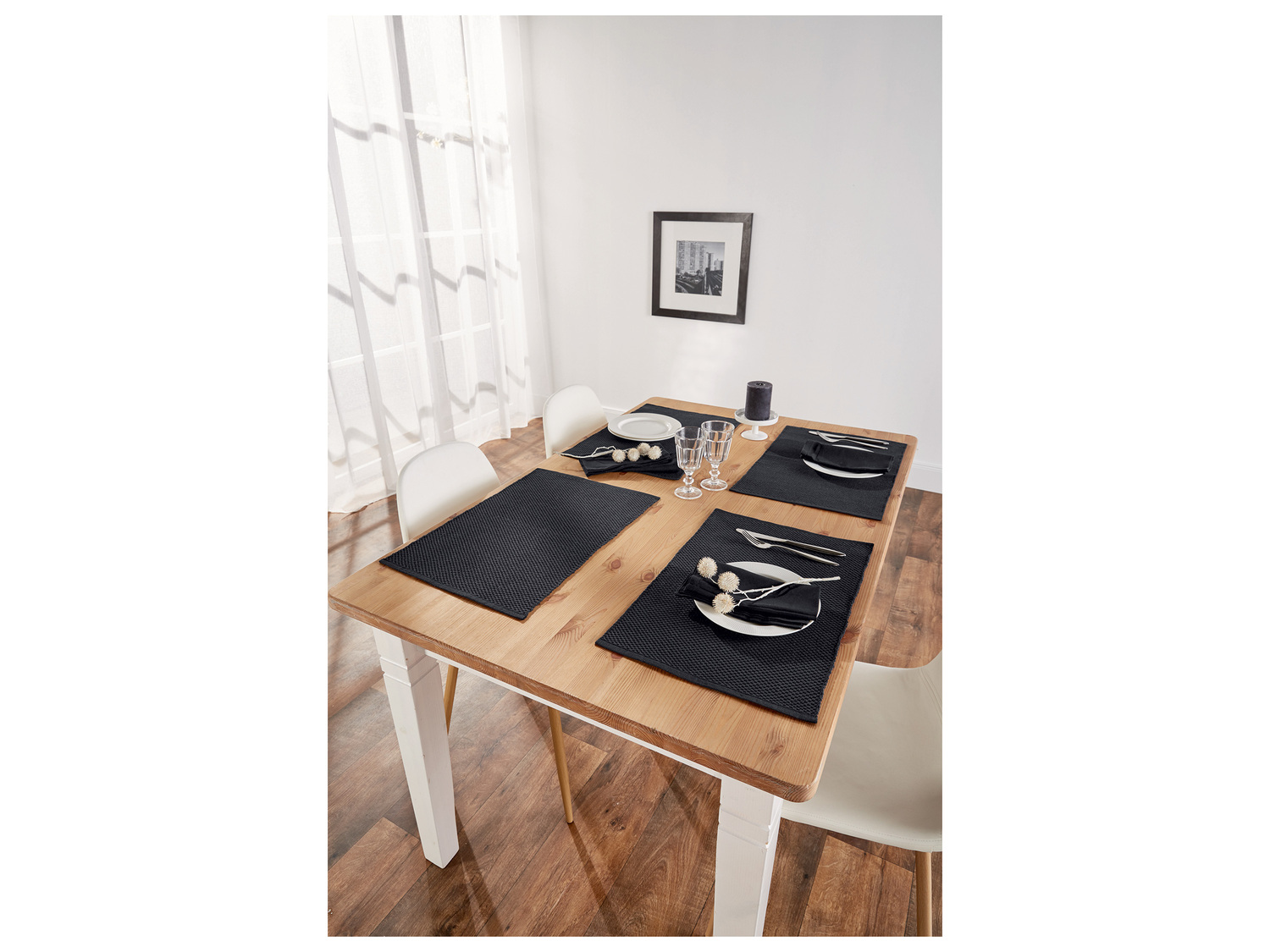 Chemin ou sets de table , le prix 5.99 &#8364; 
- Production sur des lieux de ...