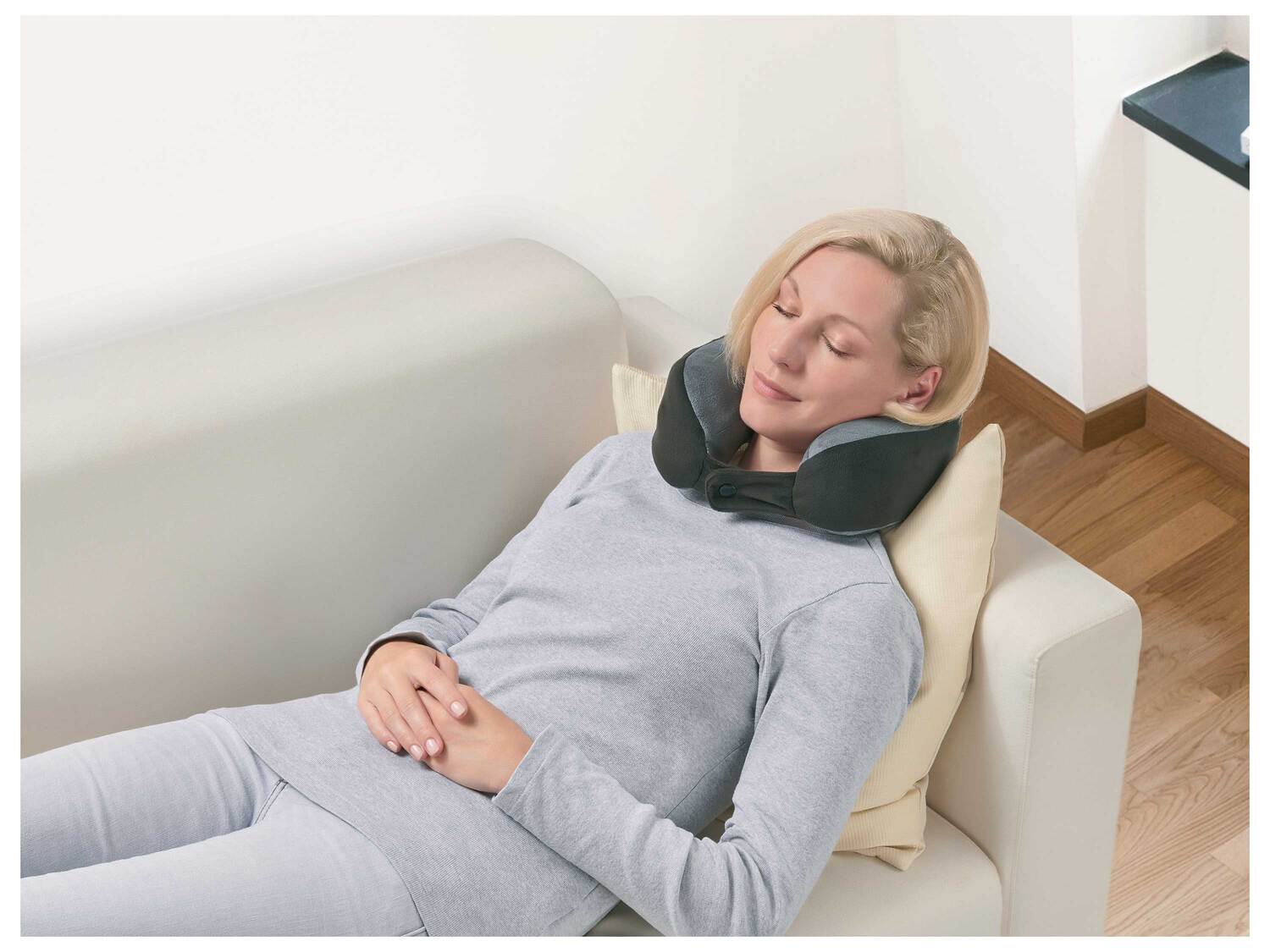 Coussin de massage rechargeable , le prix 19.99 € 
- Pour détendre et décontracter ...