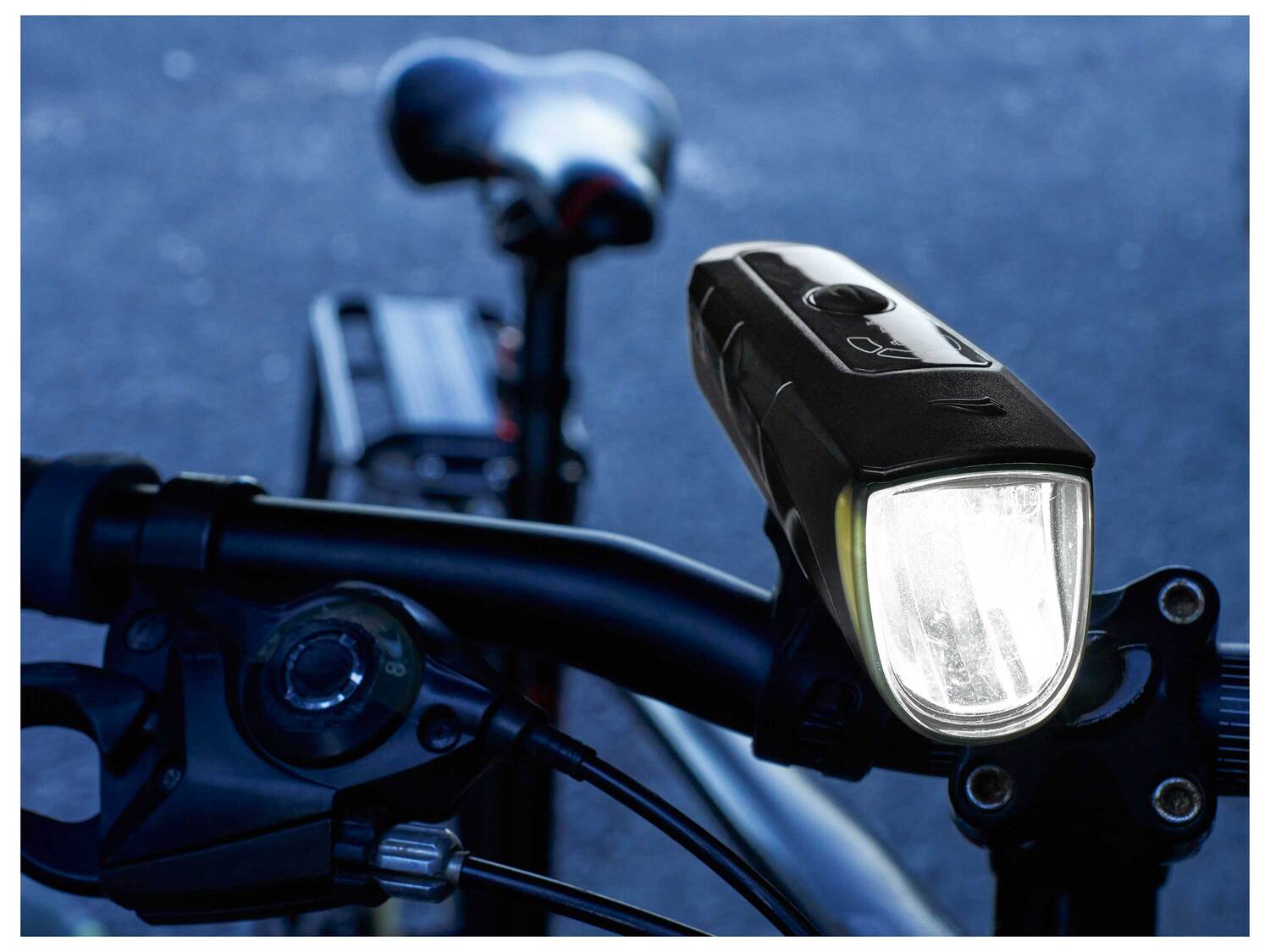 Éclairage à LED pour vélo , le prix 14.99 € 
- Feu avant : sans fil ultra-lumineux ...