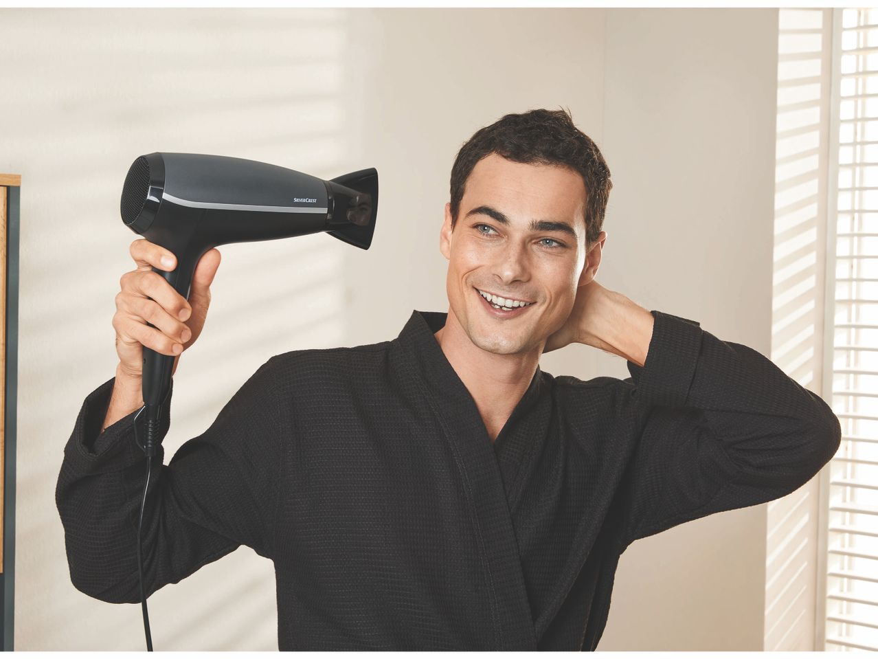 Sèche-cheveux à technologie ionique , prezzo 15.99 EUR 
Sèche-cheveux à technologie ...
