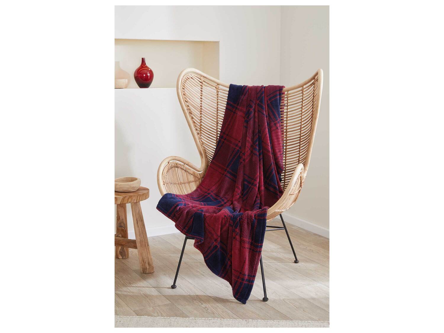 Plaid , le prix 8.99 € 
- Env. 150 x 200 cm
- Ex. 100 % polyester (dont microfibre) ...