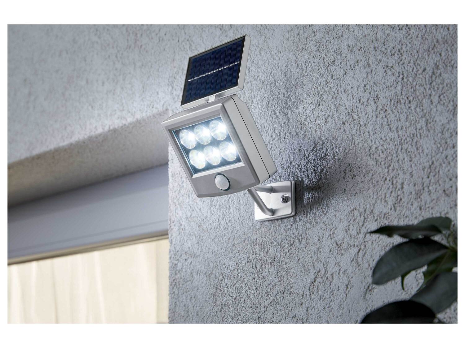 Projecteur solaire LED , le prix 8.99 &#8364; 
- Au choix :
- Panneau solaire ...