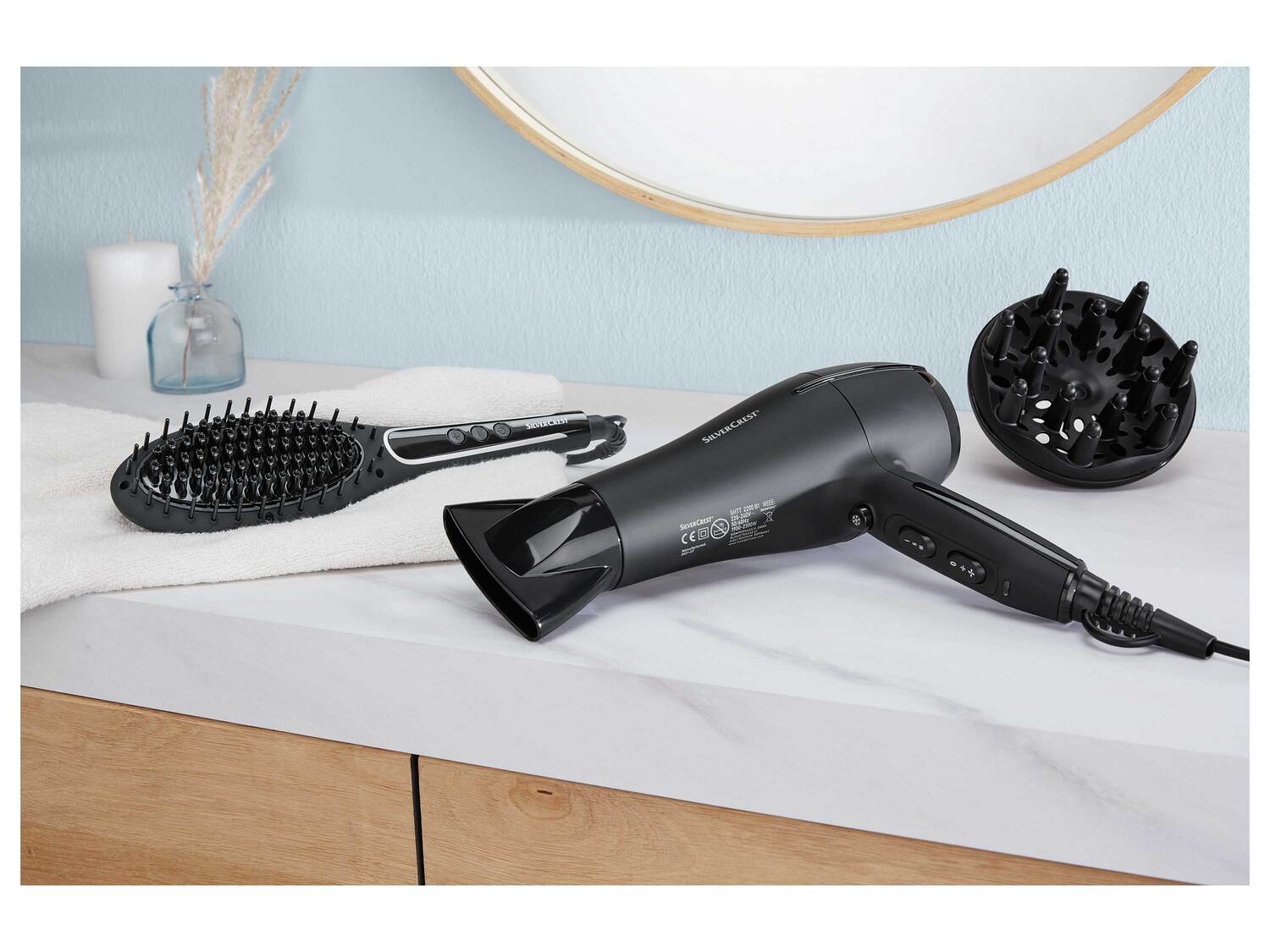 Sèche-cheveux ionique avec capteur tactile , le prix 17.99 &#8364; 
- 2 300 ...